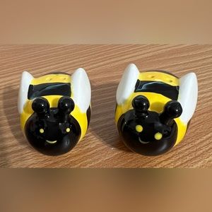 Ceramic bee salt and pepper shakers